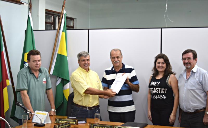 Reunião sobre Instalação da Empresa Bom Gosto em Tuparendi